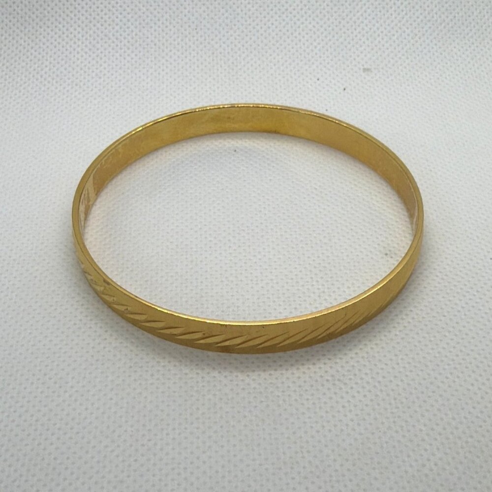 Vintage Signed Monet Gold Tone Diamond Cut Textured Bangle Bracelet 1980s Retro - Picture 2 of 11